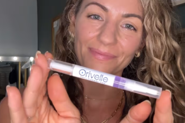 Elena holding Orivelle pen